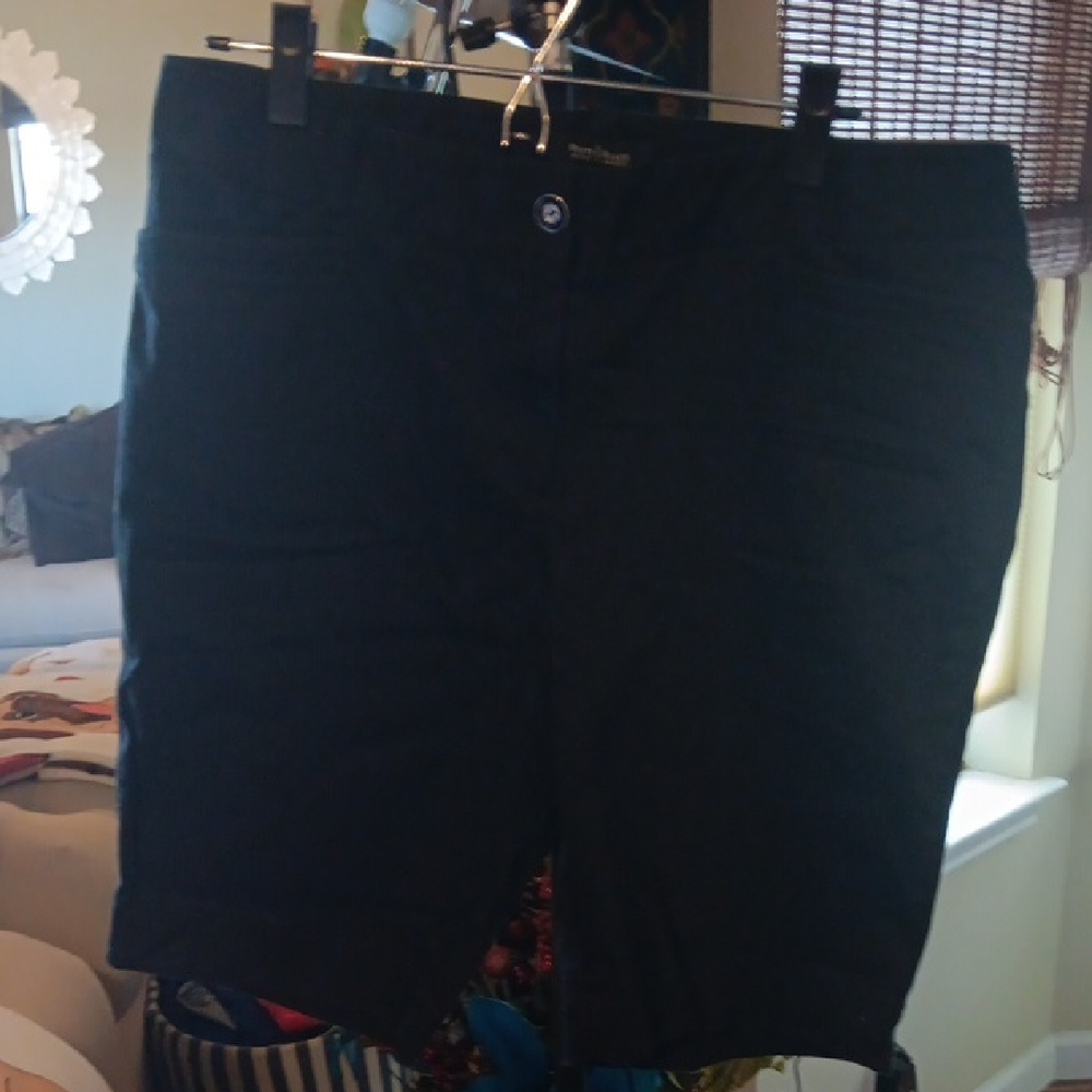 White House Black Market Women's Black Bermudas - Picture 4 of 9